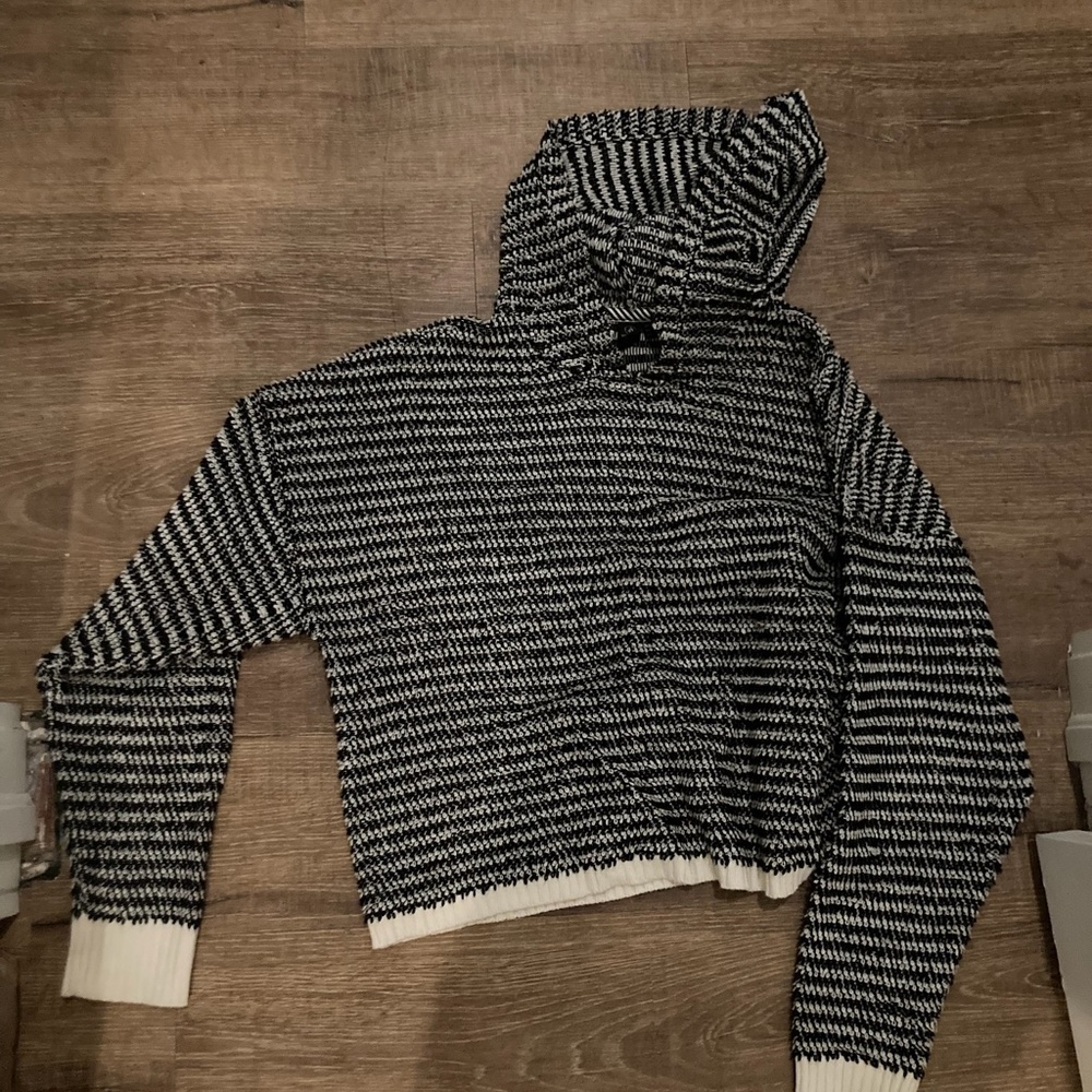 Volcom- hoodie